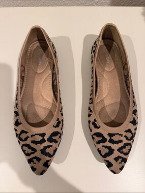 Old Navy Leopard Knit Pointed Flats - Tan and Black